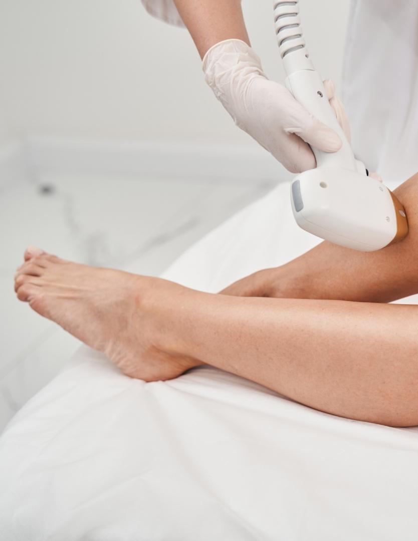 DEPILACIÓN LÁSER MEDIA PIERNA  AXILA   INGLE COMPL DULCE CALVO para Unisex | Dulce Calvo